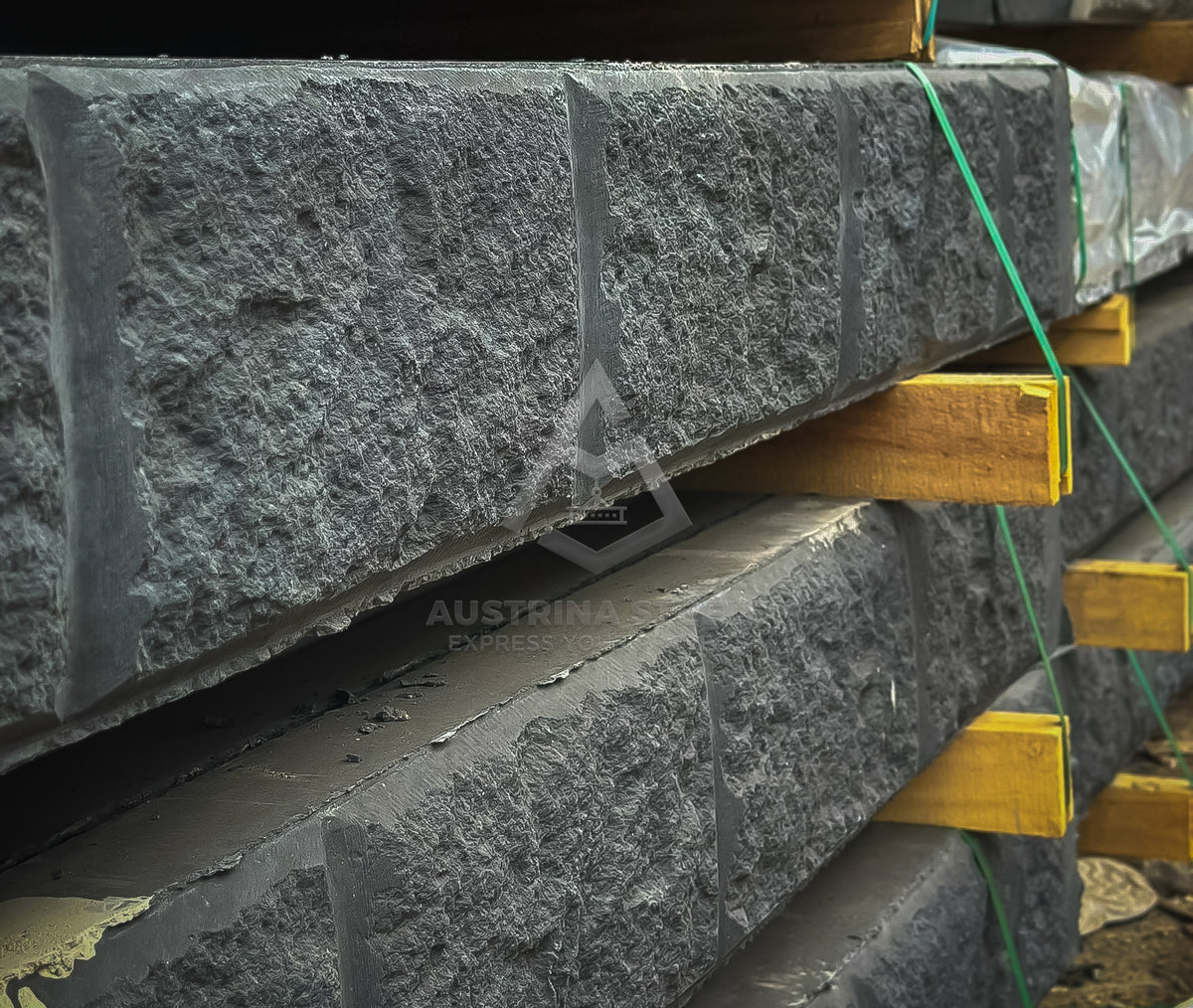 Rockface Concrete Sleepers and Steel Post,80mm