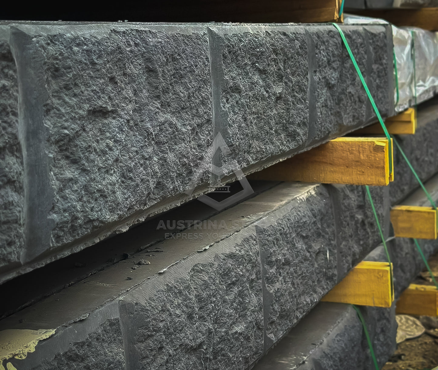 Rockface Concrete Sleepers and Steel Post,80mm