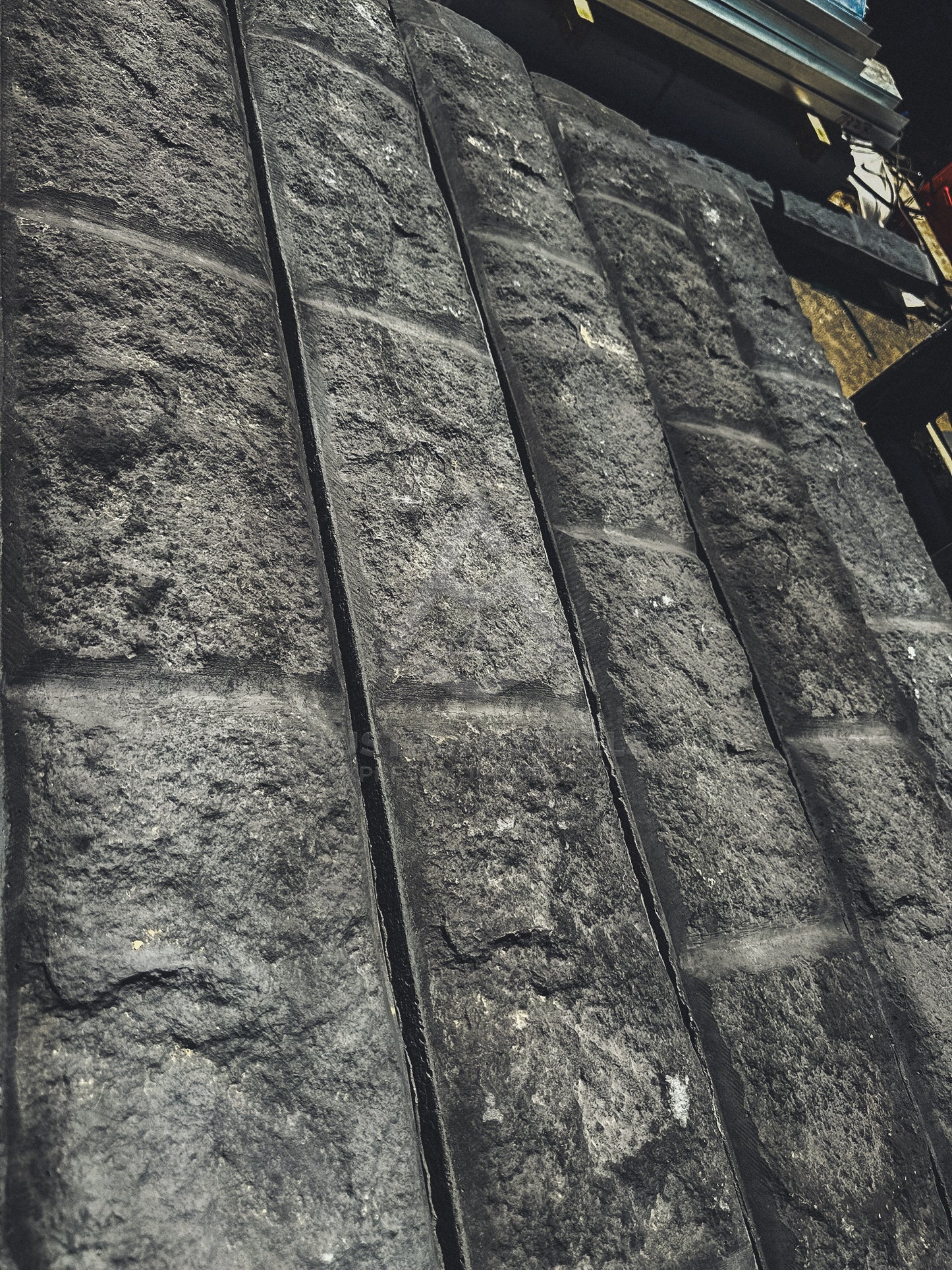 Rockface Concrete Sleepers and Steel Post,80mm